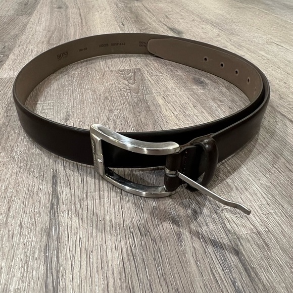 Hugo Boss 38W Handmade in Italy 100% Cowskin Brilliant Black Belt Silver Buckle - Picture 1 of 10